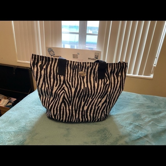 Ricardo Beverly Hills • Convertible Shopper Zebra - Picture 10 of 13